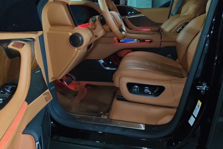 Used Yangwang U8 2023 Luxury Edition Driver Seat