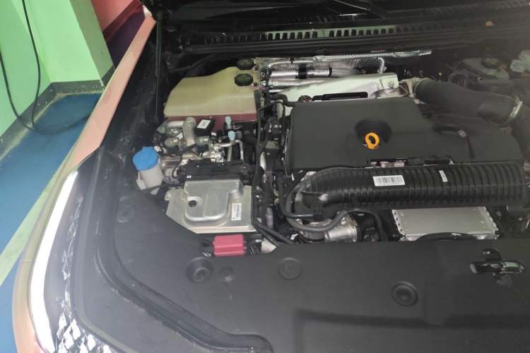 Used Yangwang U8 2023 Luxury Edition Engine Bay Right