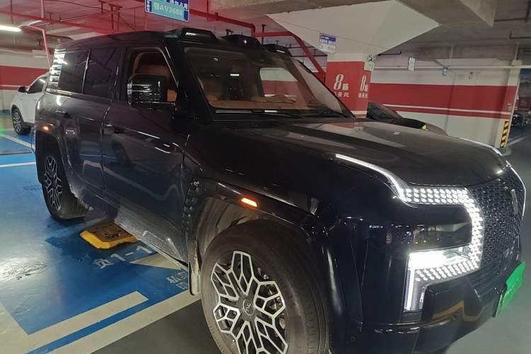 Used Yangwang U8 2023 Luxury Edition Front Right 45 Deg