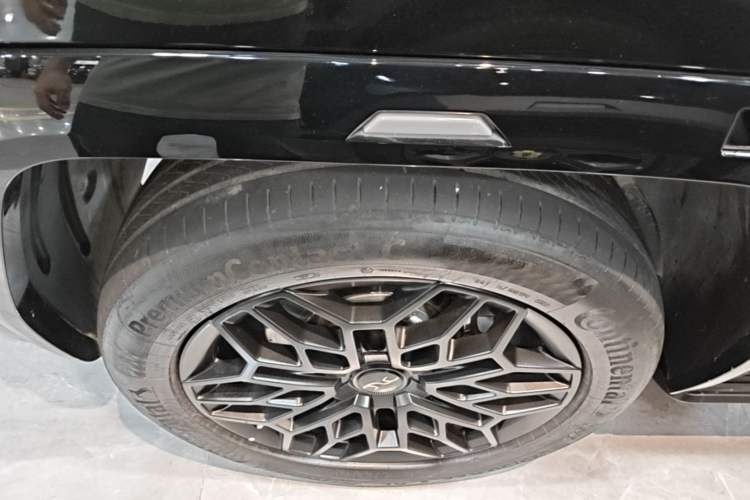 Used Yangwang U8 2023 Luxury Edition Left Front Wheel Hub