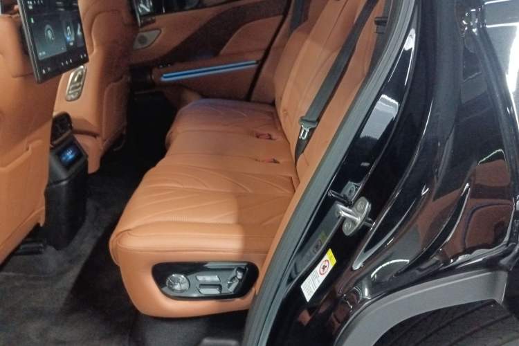 Used Yangwang U8 2023 Luxury Edition Left Rear Seat