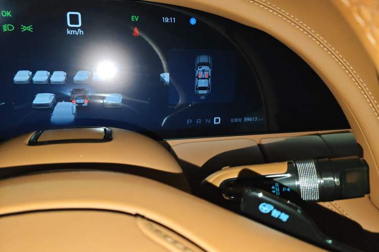 Used Yangwang U8 2023 Luxury Edition Odometer Close Up