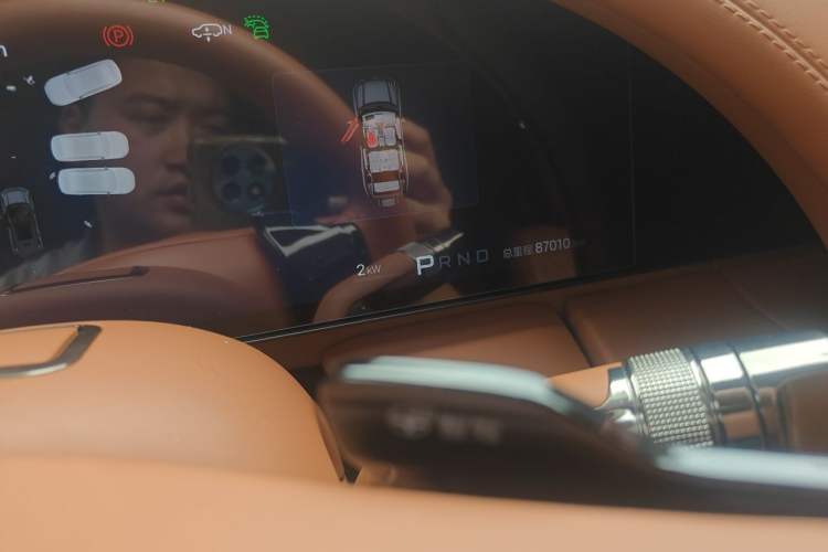 Used Yangwang U8 2023 Luxury Edition Odometer Close Up