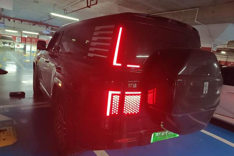 Used Yangwang U8 2023 Luxury Edition Rear Left 45 Deg