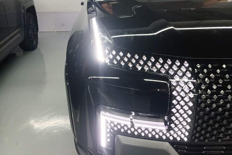 Used Yangwang U8 2023 Luxury Edition Right Front Headlight
