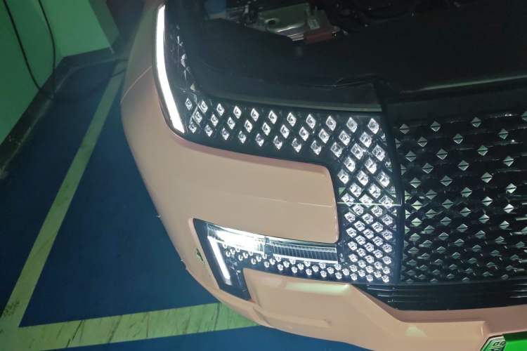 Used Yangwang U8 2023 Luxury Edition Right Front Headlight