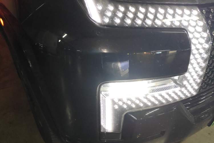 Used Yangwang U8 2023 Luxury Edition Right Front Headlight