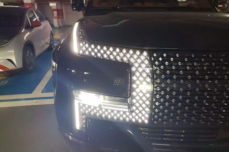 Used Yangwang U8 2023 Luxury Edition Right Front Headlight