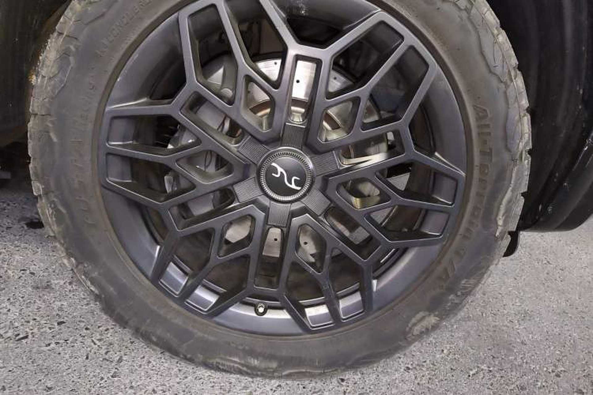 Used Yangwang U8 2023 Luxury Edition Right Front Wheel Hub