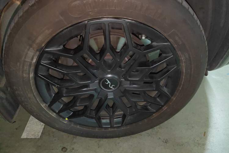 Used Yangwang U8 2023 Luxury Edition Right Front Wheel Hub