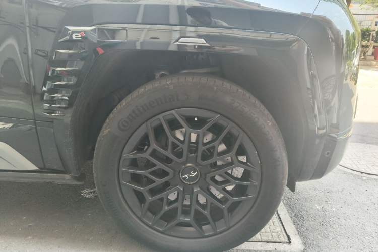 Used Yangwang U8 2023 Luxury Edition Right Front Wheel Hub