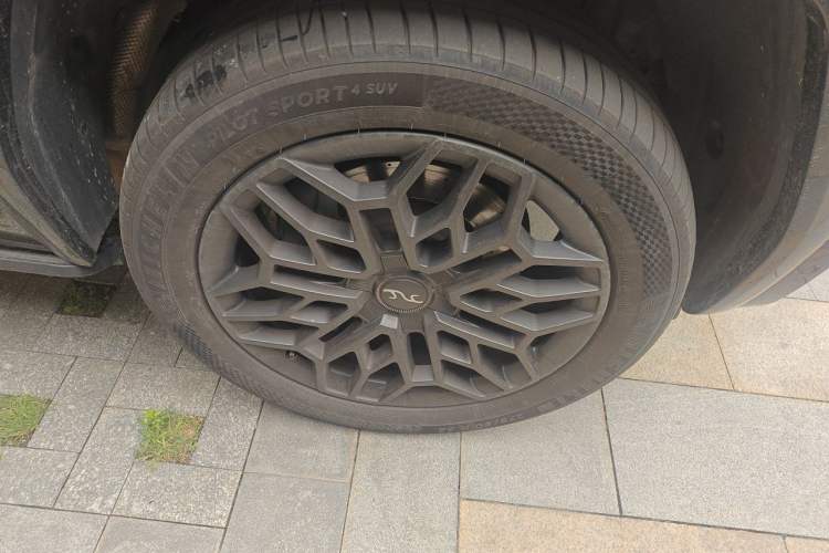 Used Yangwang U8 2023 Luxury Edition Right Front Wheel Hub