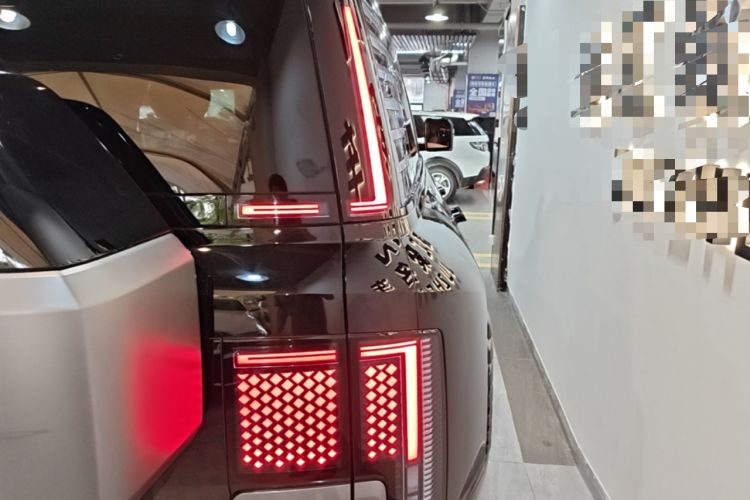 Used Yangwang U8 2023 Luxury Edition Right Rear Taillight