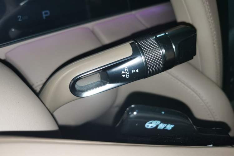 Used Yangwang U8 2023 Luxury Edition Gear Lever