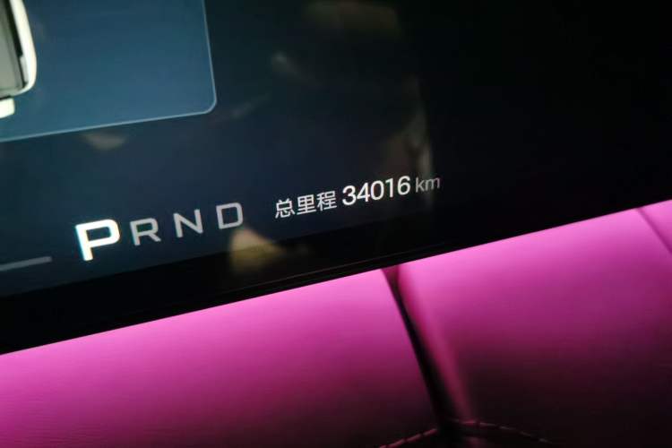 Used Yangwang U8 2023 Luxury Edition Odometer Close Up