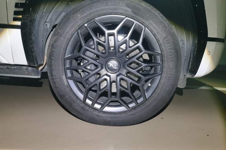 Used Yangwang U8 2023 Luxury Edition Right Front Wheel Hub