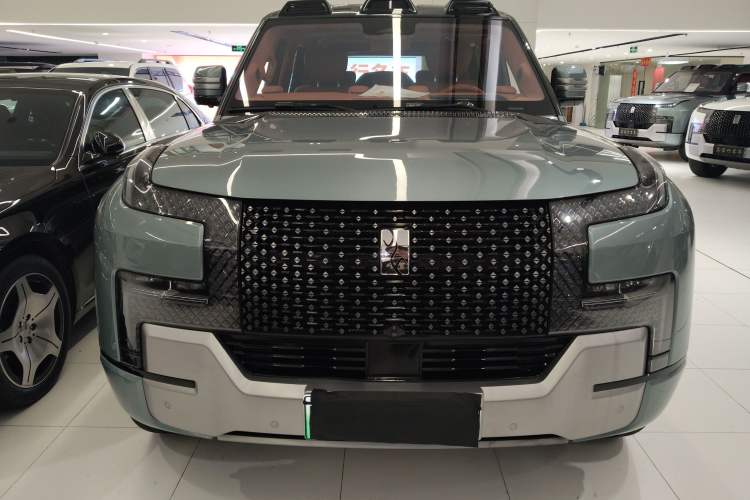 Used Yangwang U8 2023 Luxury Edition Front