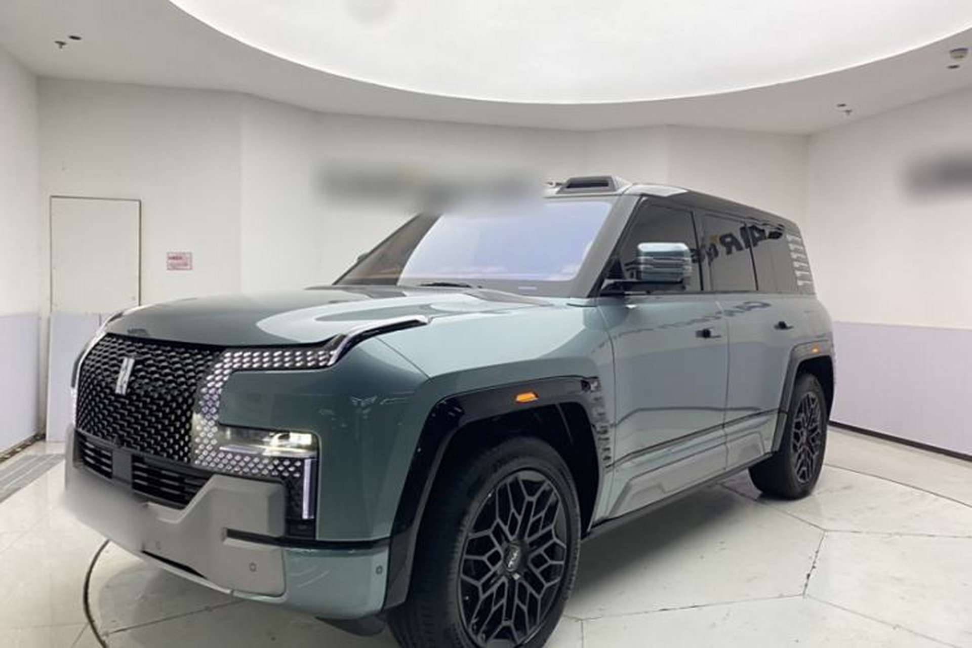 Used Yangwang U8 2023 Luxury Edition Front Left 45 Deg