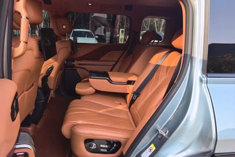 Used Yangwang U8 2023 Luxury Edition Interior 11