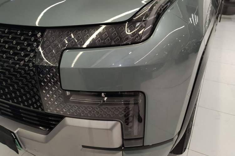 Used Yangwang U8 2023 Luxury Edition Left Front Headlight