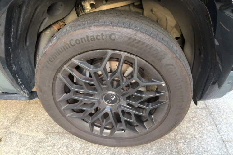 Used Yangwang U8 2023 Luxury Edition Right Front Wheel Hub