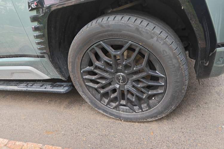 Used Yangwang U8 2023 Luxury Edition Right Front Wheel Hub