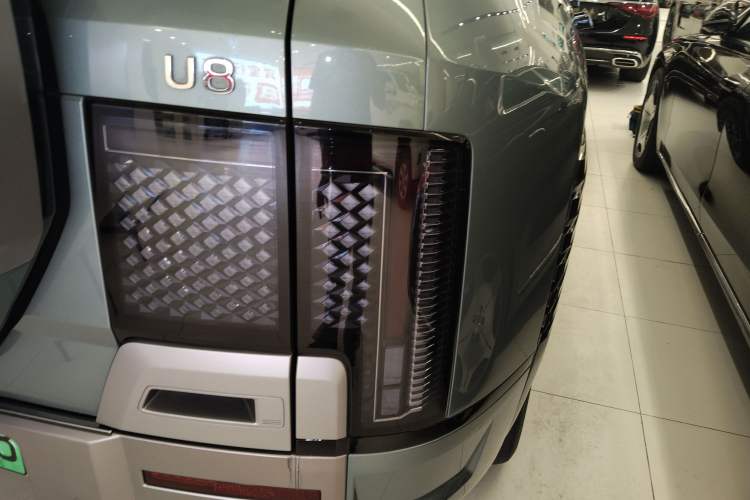 Used Yangwang U8 2023 Luxury Edition Right Rear Taillight