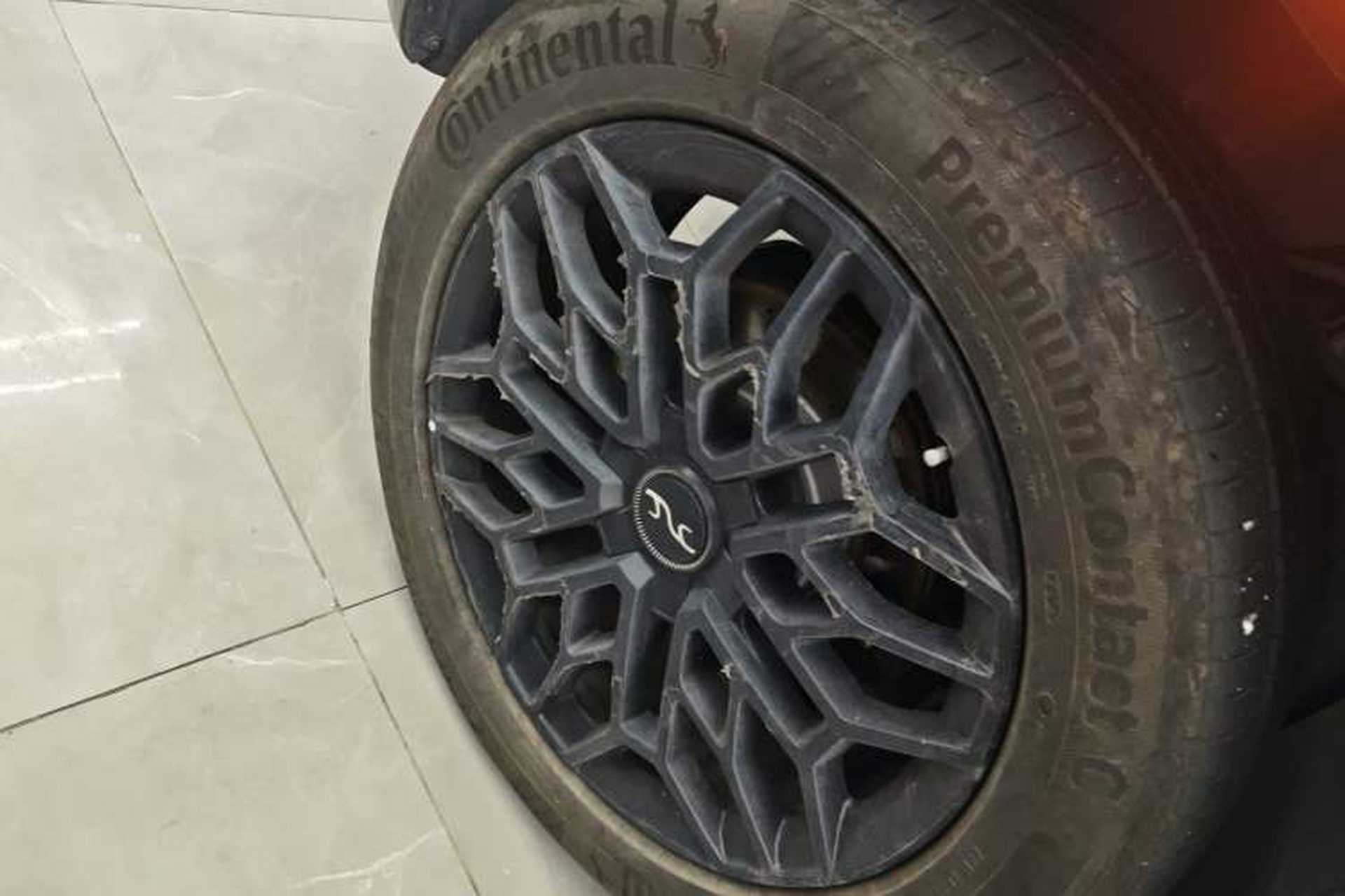 Used Yangwang U8 2023 Luxury Edition Right Rear Wheel Hub