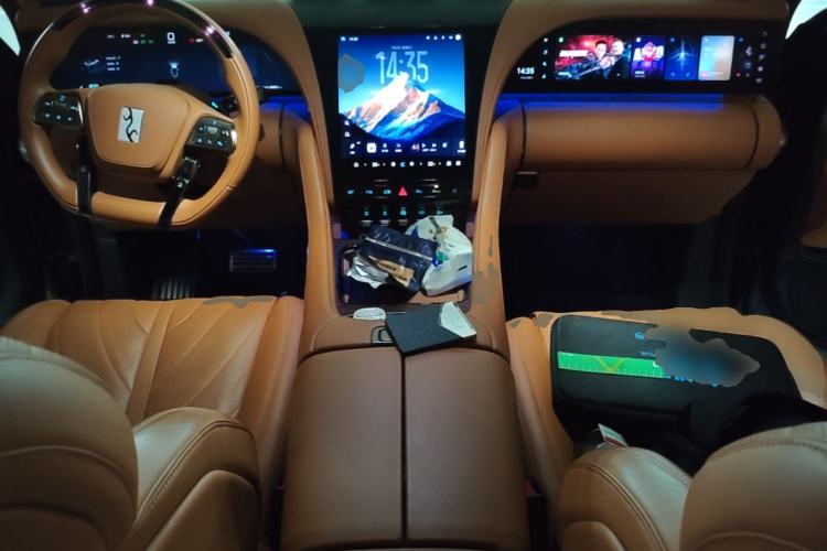 Used Yangwang U8 2023 Luxury Edition Center Console