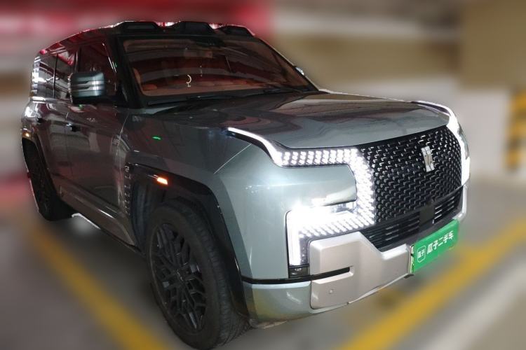 Used Yangwang U8 2023 Luxury Edition Front Right 45 Deg