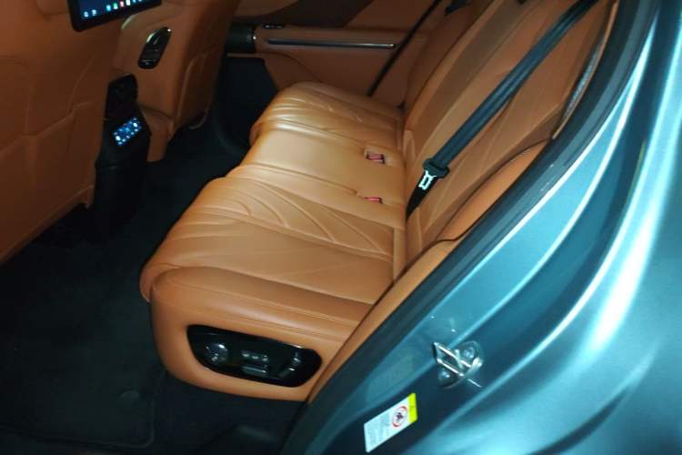 Used Yangwang U8 2023 Luxury Edition Left Rear Seat