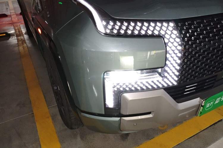 Used Yangwang U8 2023 Luxury Edition Right Front Headlight