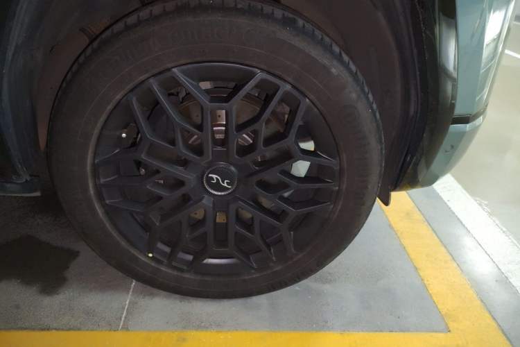 Used Yangwang U8 2023 Luxury Edition Right Front Wheel Hub