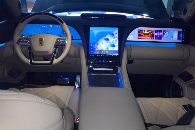 Used Yangwang U8 2025 Model U8L DingShi Edition Center Console
