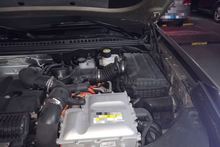 Used Yangwang U8 2025 Model U8L DingShi Edition Engine Bay Left