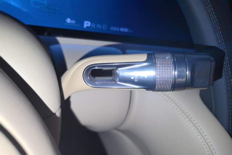 Used Yangwang U8 2025 Model U8L DingShi Edition Gear Lever