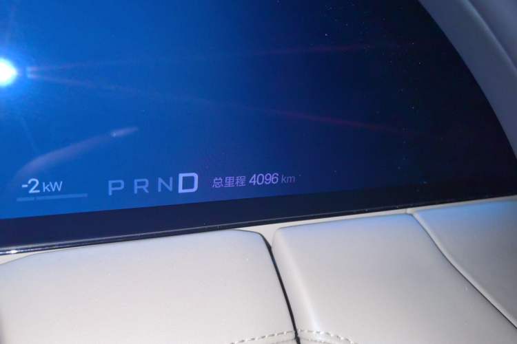Used Yangwang U8 2025 Model U8L DingShi Edition Odometer Close Up