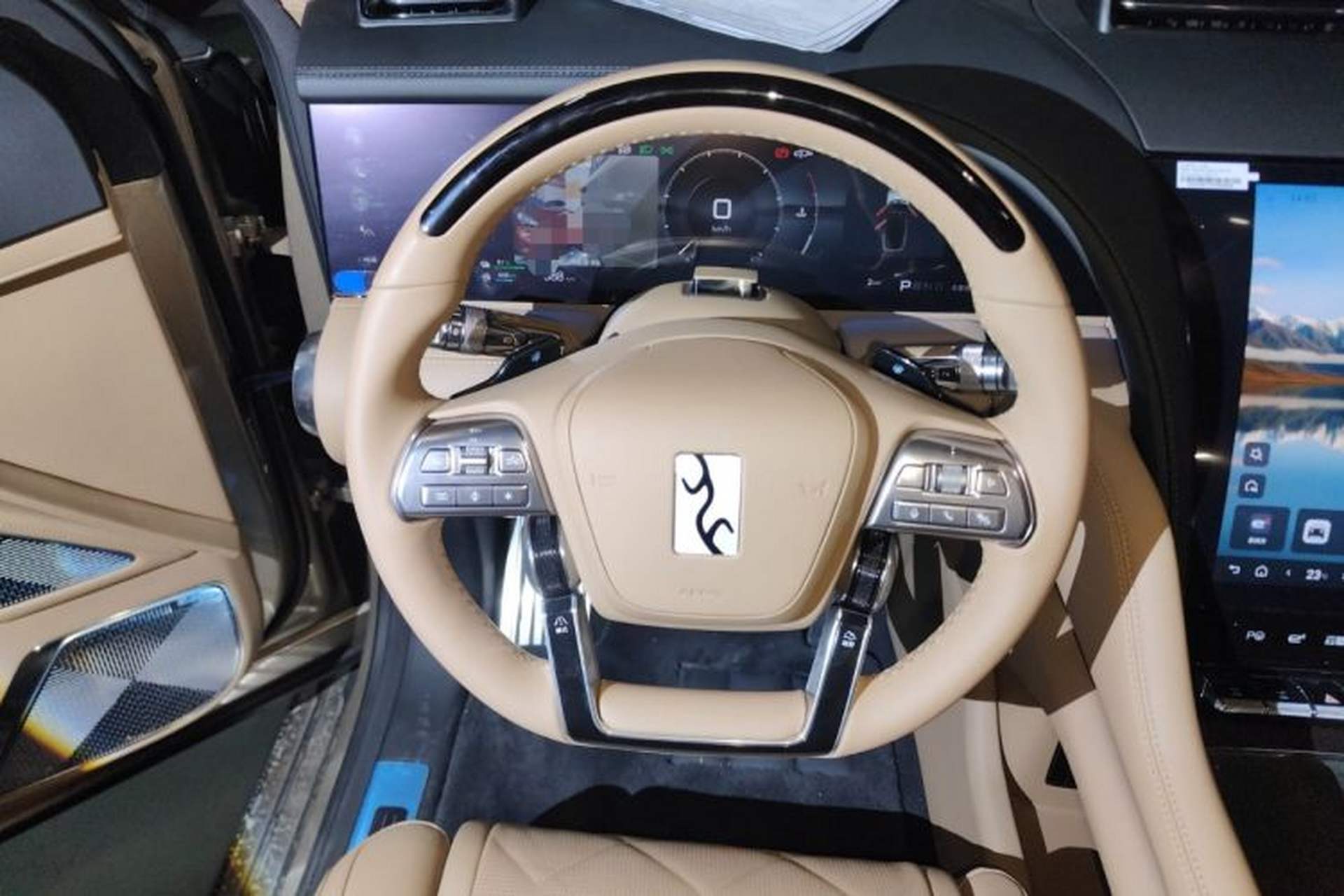 Used Yangwang U8 2025 Model U8L DingShi Edition Steering Wheel