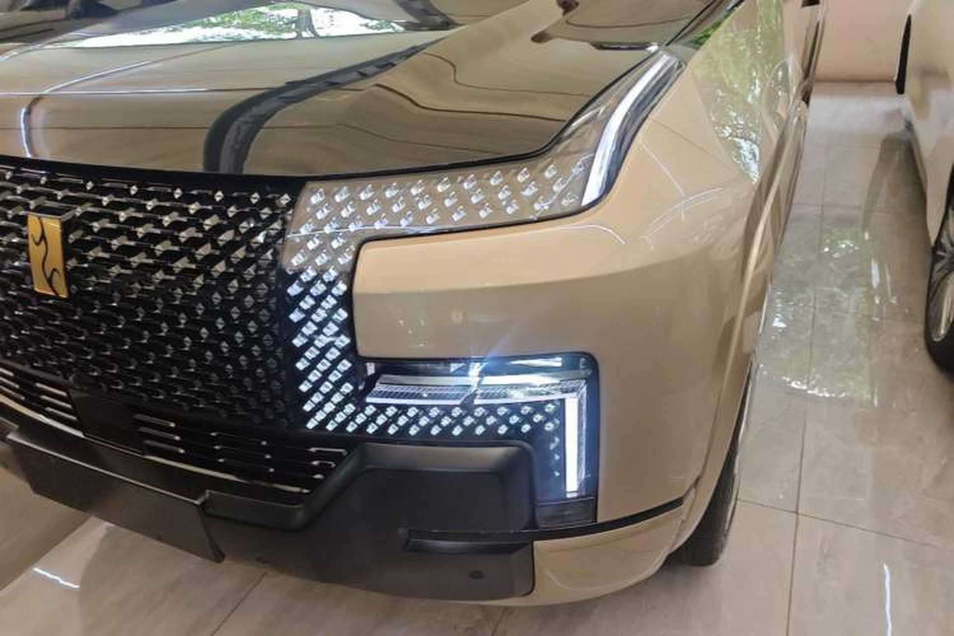 Used Yangwang U8 2025 Model U8L DingShi Edition Left Front Headlight