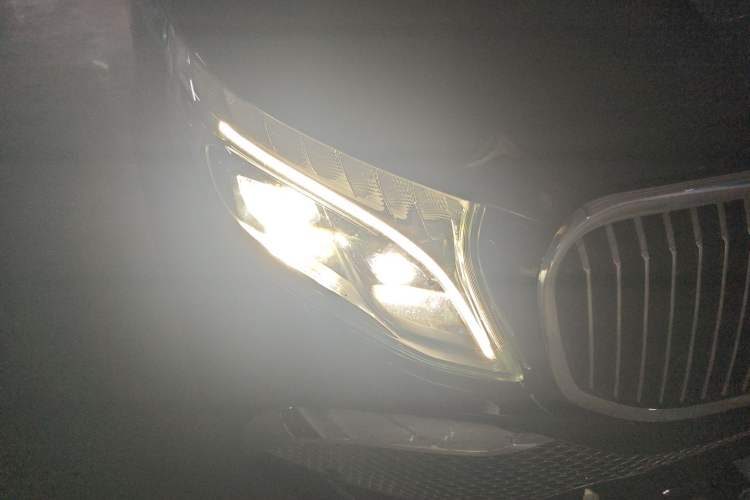 Used Yasheng V-Class 2023 2.0T Yasheng · Yukai Right Front Headlight