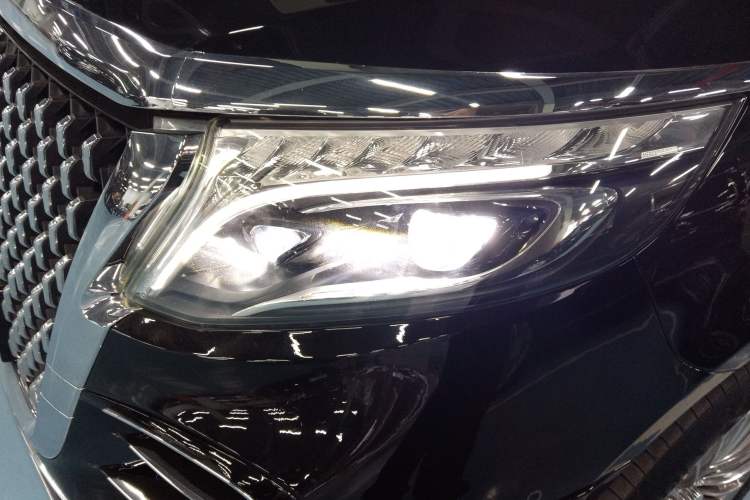 Used Yasheng V-Class 2021 2.0T Avensis Vanden Left Front Headlight