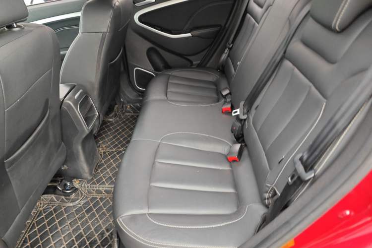 Used Yema Bojun 2019 Performance Version 1.5T CVT Lingdong Model Left Rear Seat