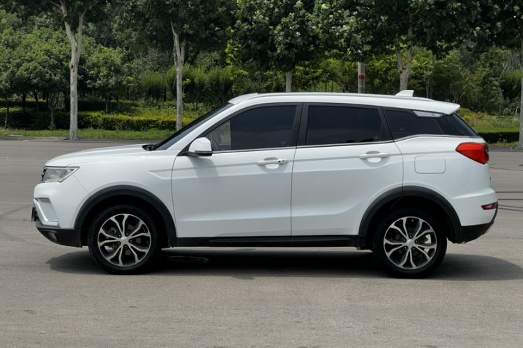 Used Yema Bojun 2019 Performance Version 1.5T CVT Lingdong Model Exterior 3