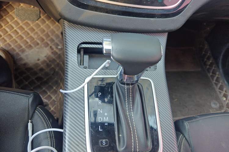 Used Yema Bojun 2019 Performance Version 1.5T CVT Lingdong Model Gear Lever