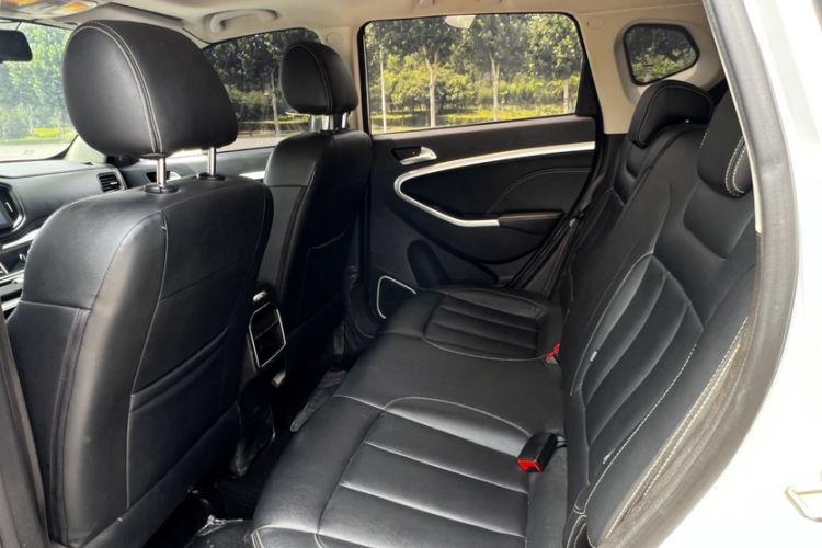 Used Yema Bojun 2019 Performance Version 1.5T CVT Lingdong Model Interior 3