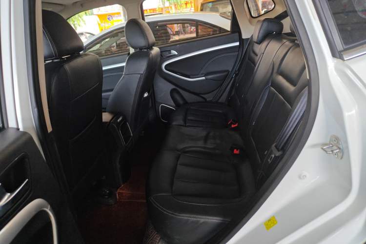 Used Yema Bojun 2019 Performance Version 1.5T CVT Lingdong Model Interior 3