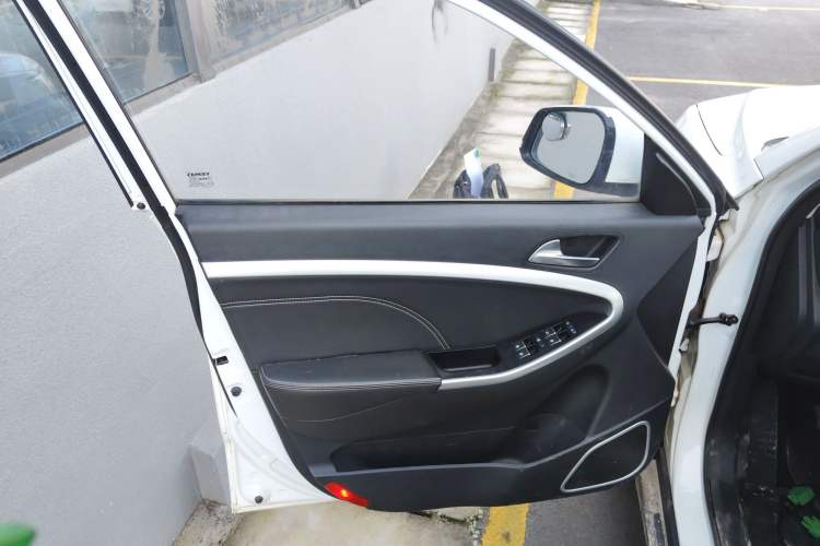 Used Yema Bojun 2019 Performance Edition 1.5T Manual Xuan Dong Model Left Front Door Interior