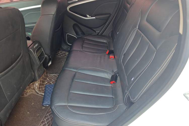 Used Yema Bojun 2019 Performance Version 1.5T CVT Lingdong Model Left Rear Seat