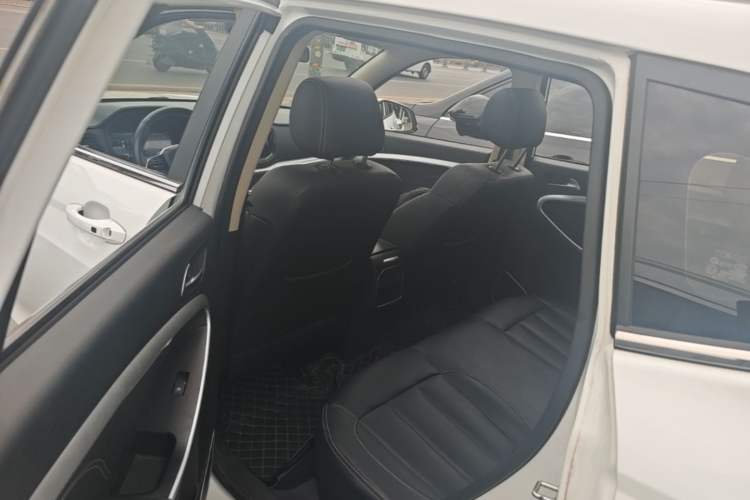 Used Yema Bojun 2019 Performance Version 1.5T CVT Lingdong Model Left Rear Seat