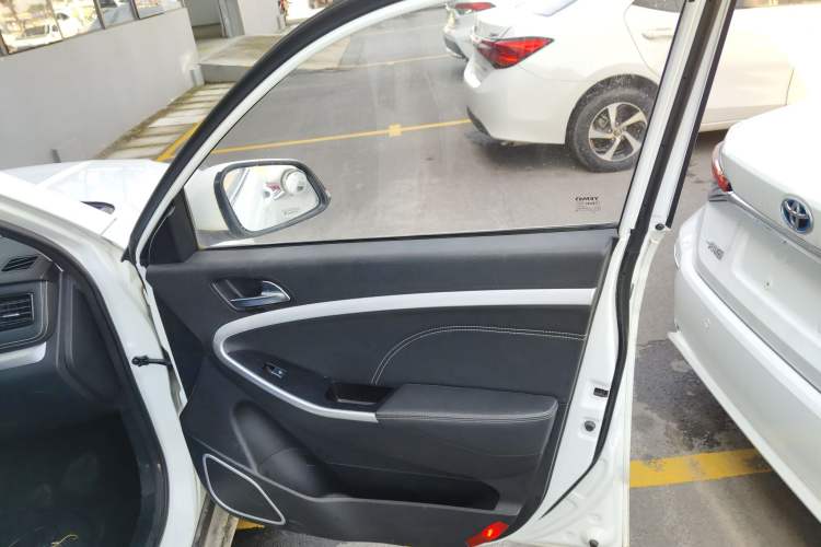 Used Yema Bojun 2019 Performance Edition 1.5T Manual Xuan Dong Model Right Front Door Interior
